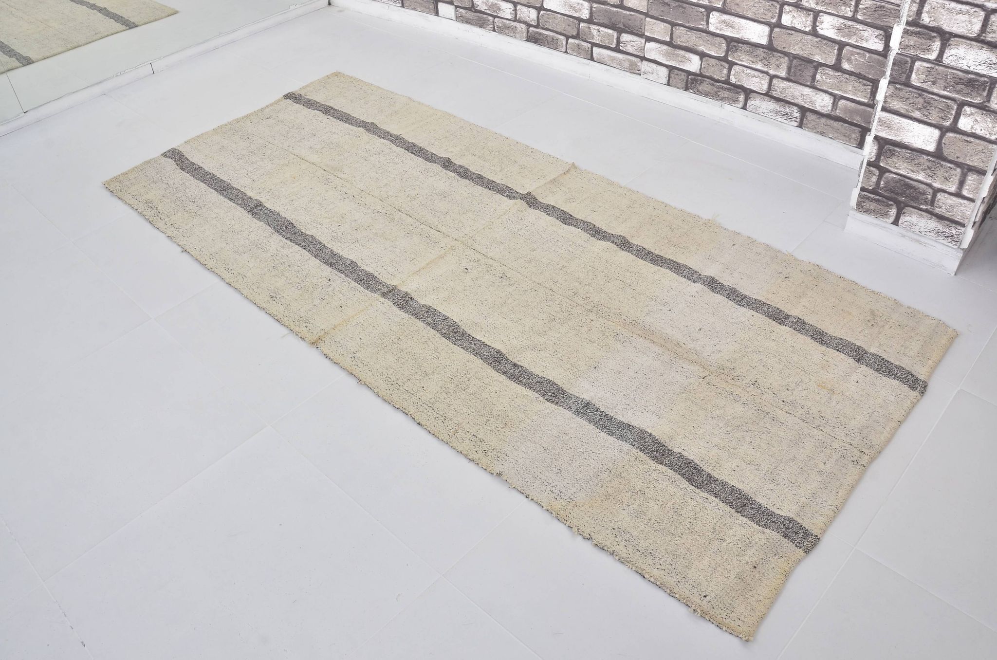 Tapis Kilim beige et noir