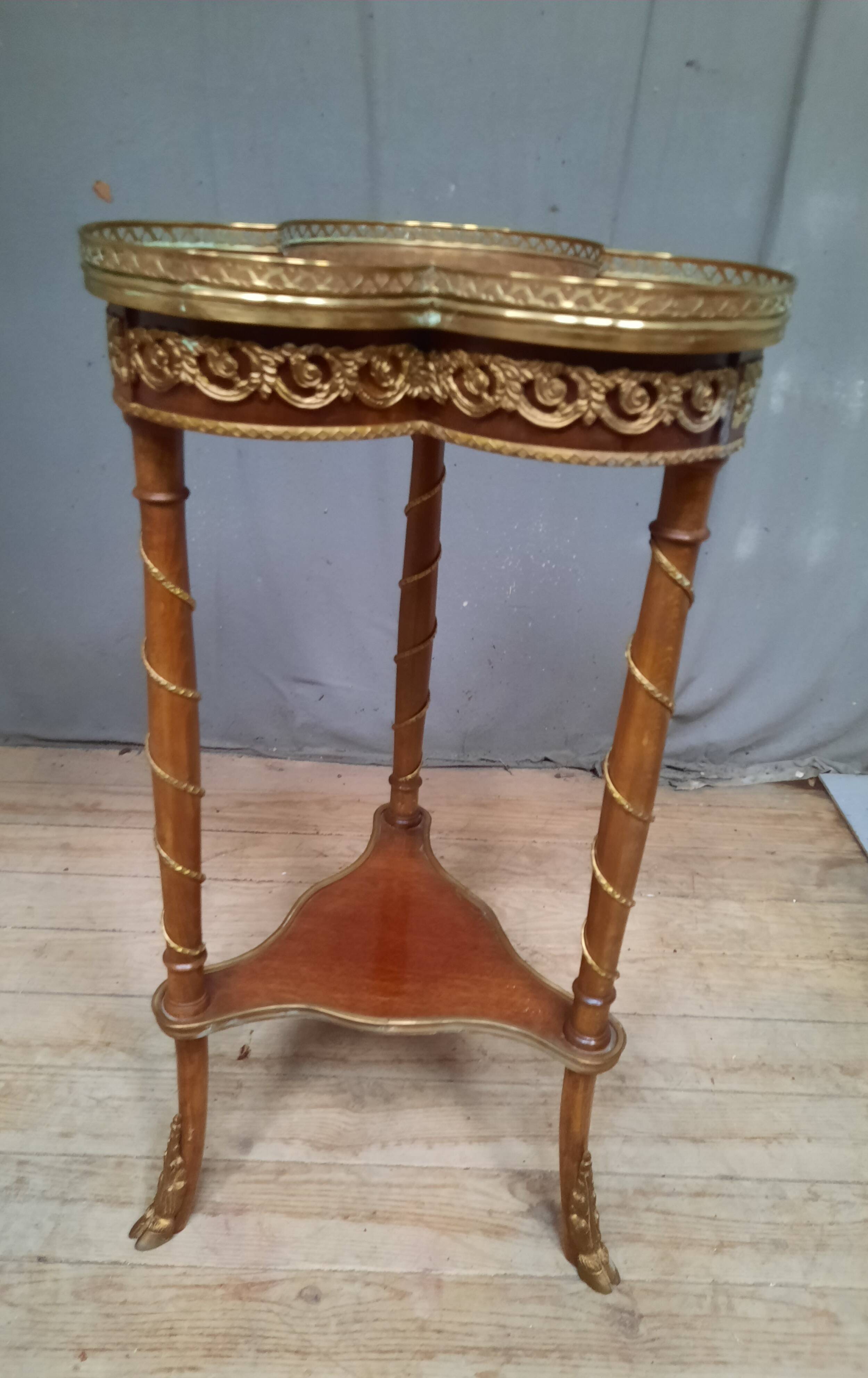 Trilobee marquetry table