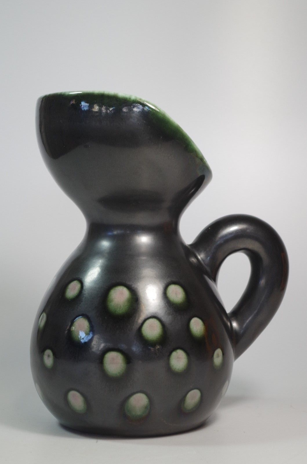 Pitcher corolla ceramic peas 50 60 vintage
