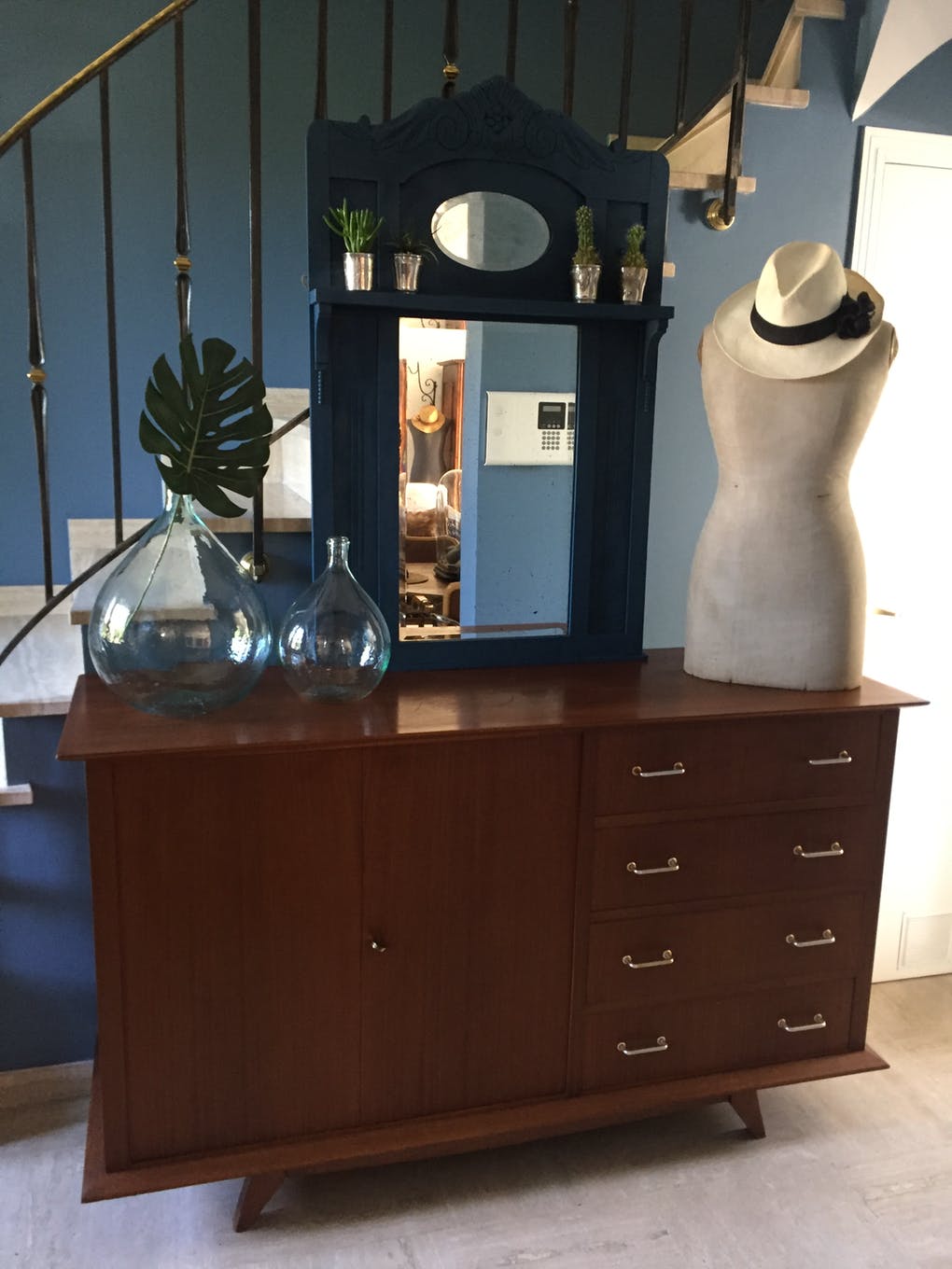 Former bust of vintage couture model Girard of the 50s