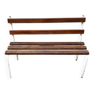 Banc en bois foncé et métal blanc