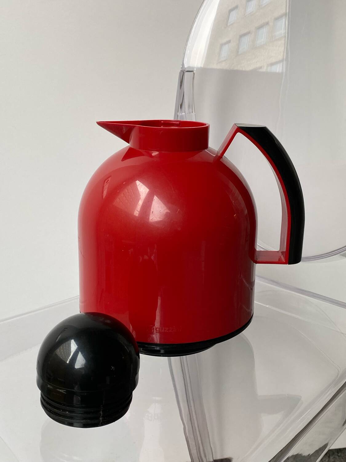 Guzzini Papillon thermos jug in red