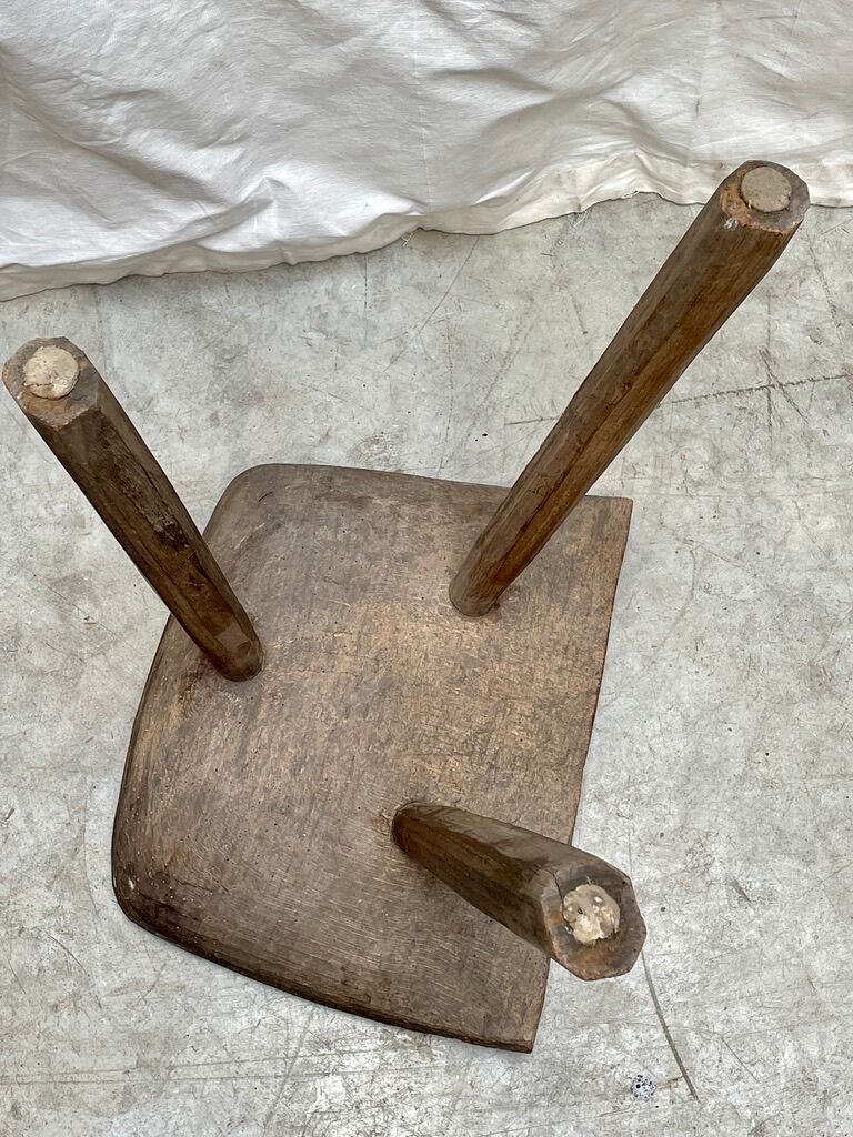 Tabouret art populaire brut