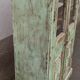 Armoire vitrée patinée verte