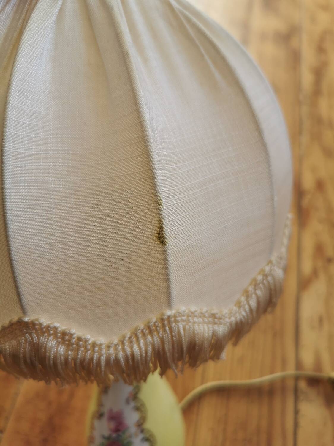 Porcelain table lamp