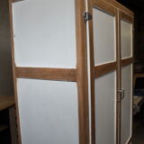 Armoire parisienne blanche