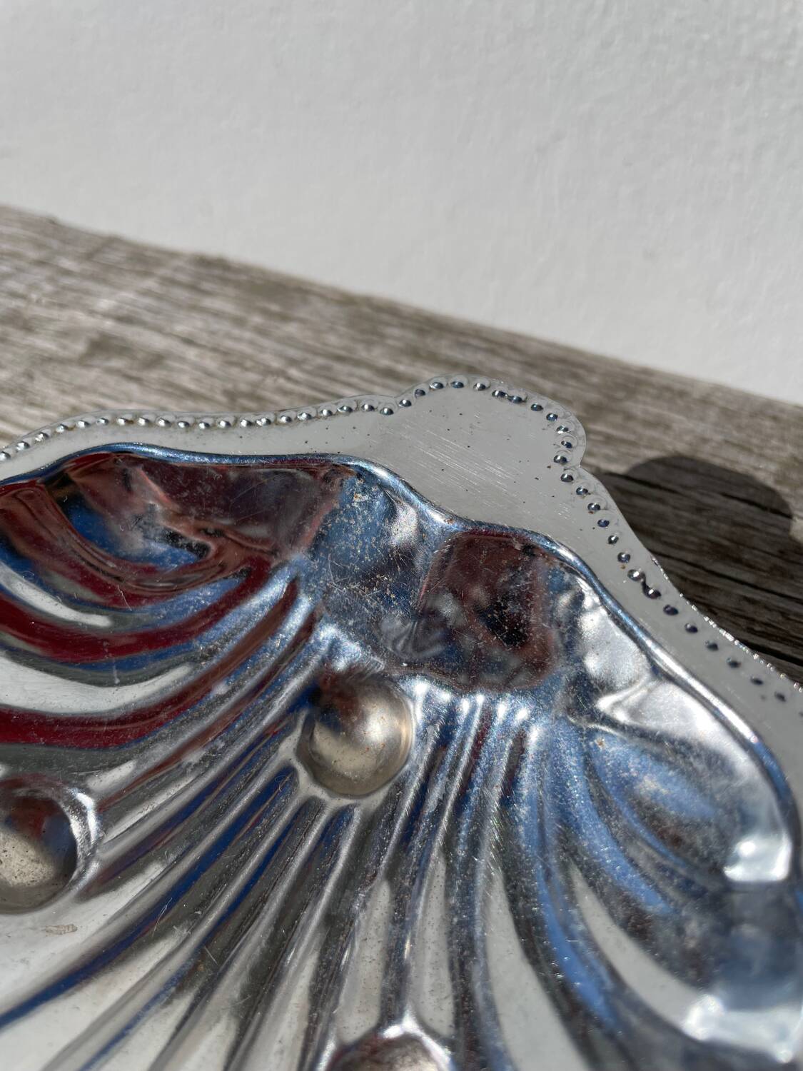 Silver-plated metal shell butter dish