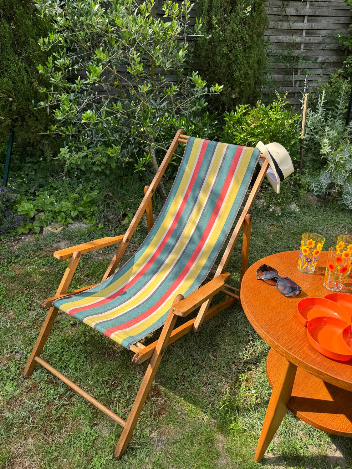 Vintage wooden deckchair/chilienne with footrest — 1960s