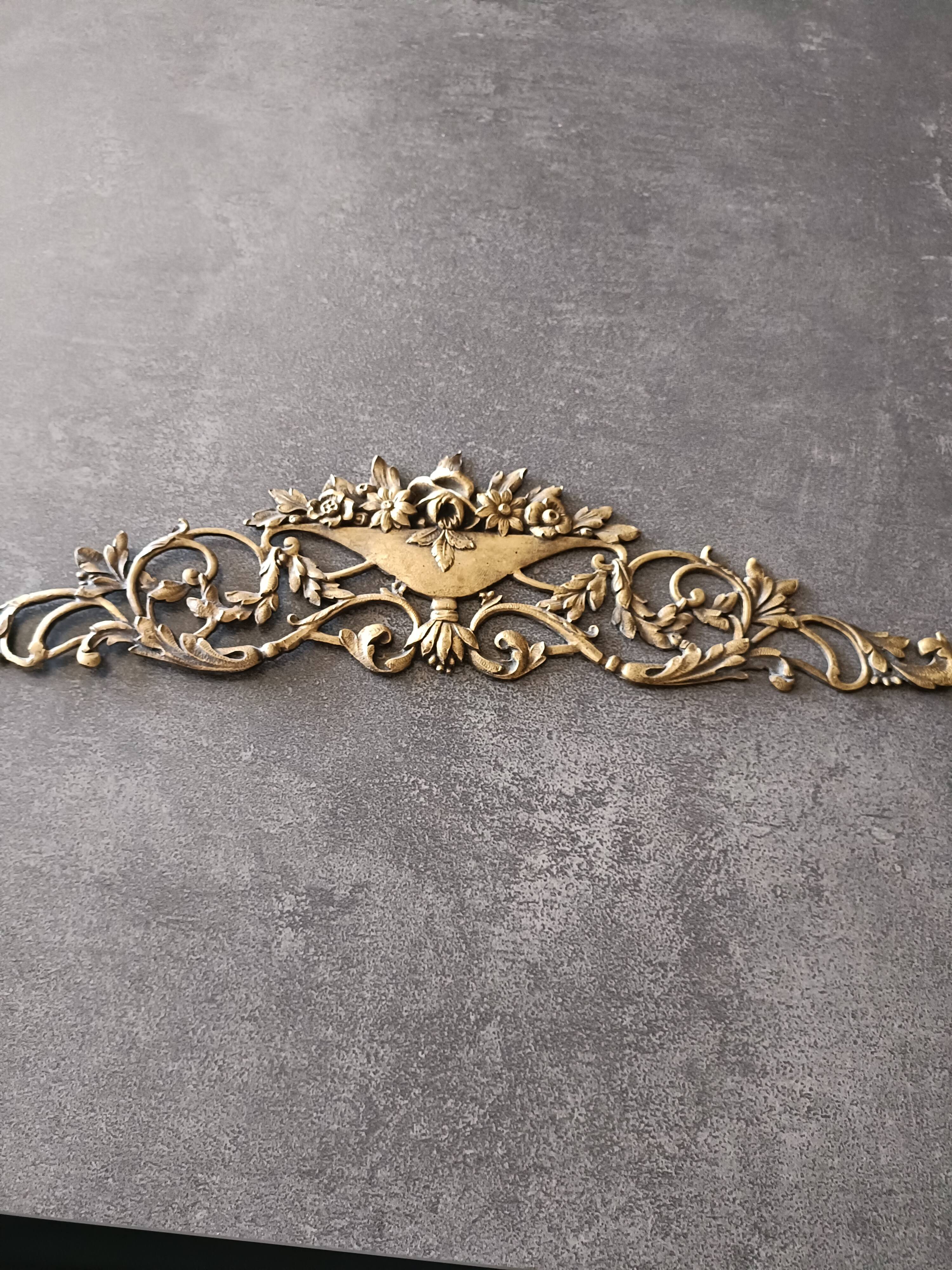 Fronton bronze doré