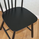 Black Scandinavian chair