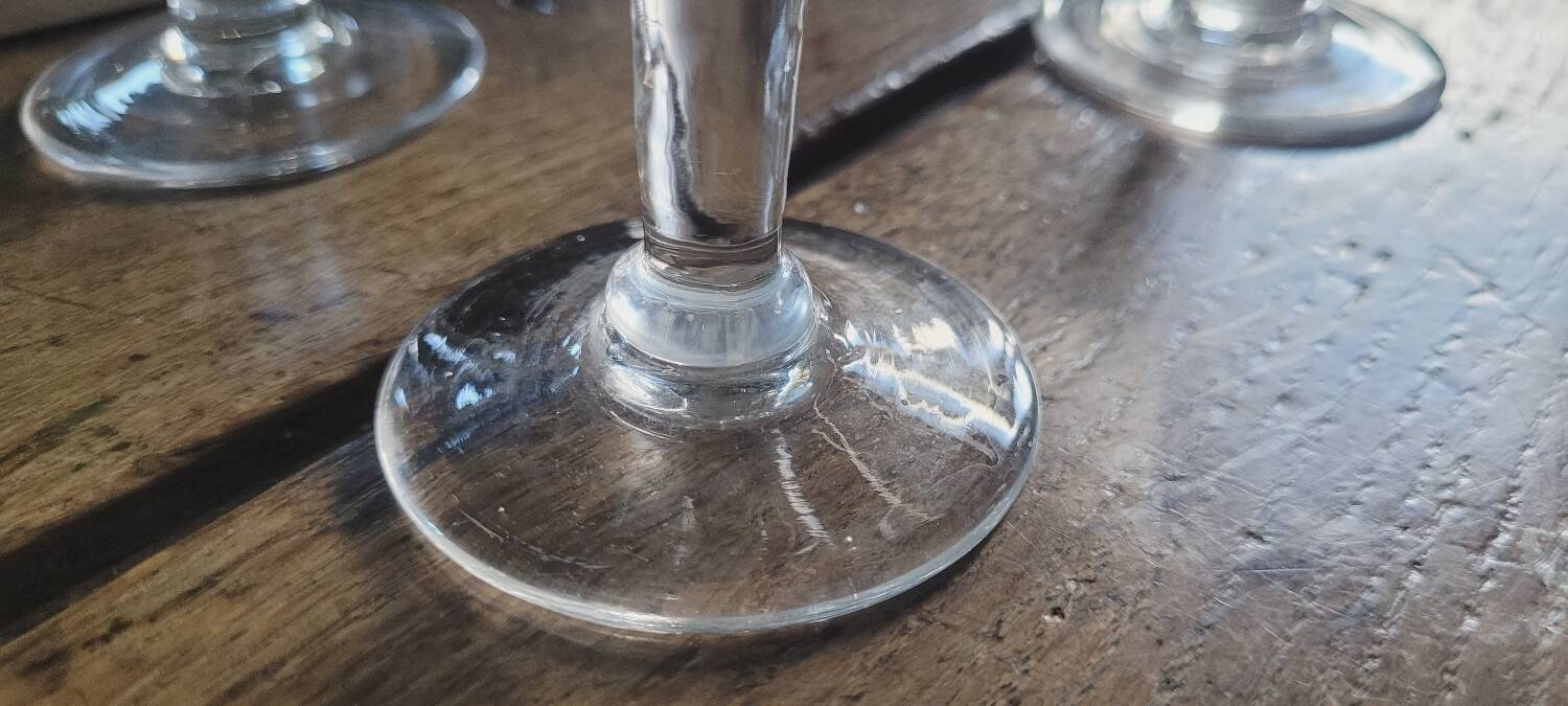 30's stemmed glasses