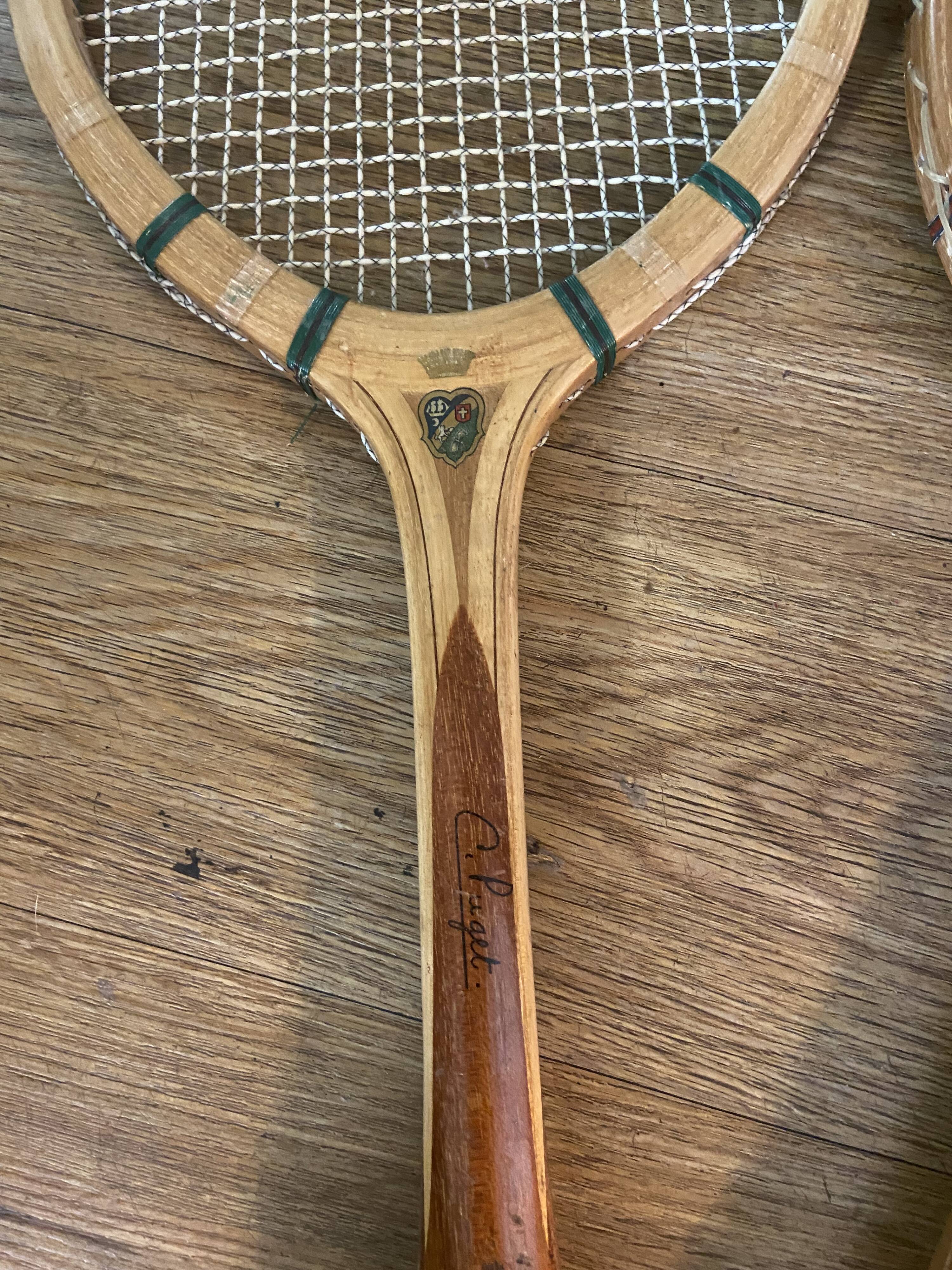 Paire de raquettes de tennis en bois années 50