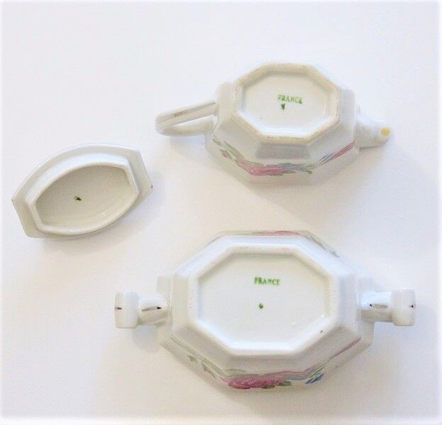 Ancient milk pot and sugar bowl in earthenware decorated with ancient roses