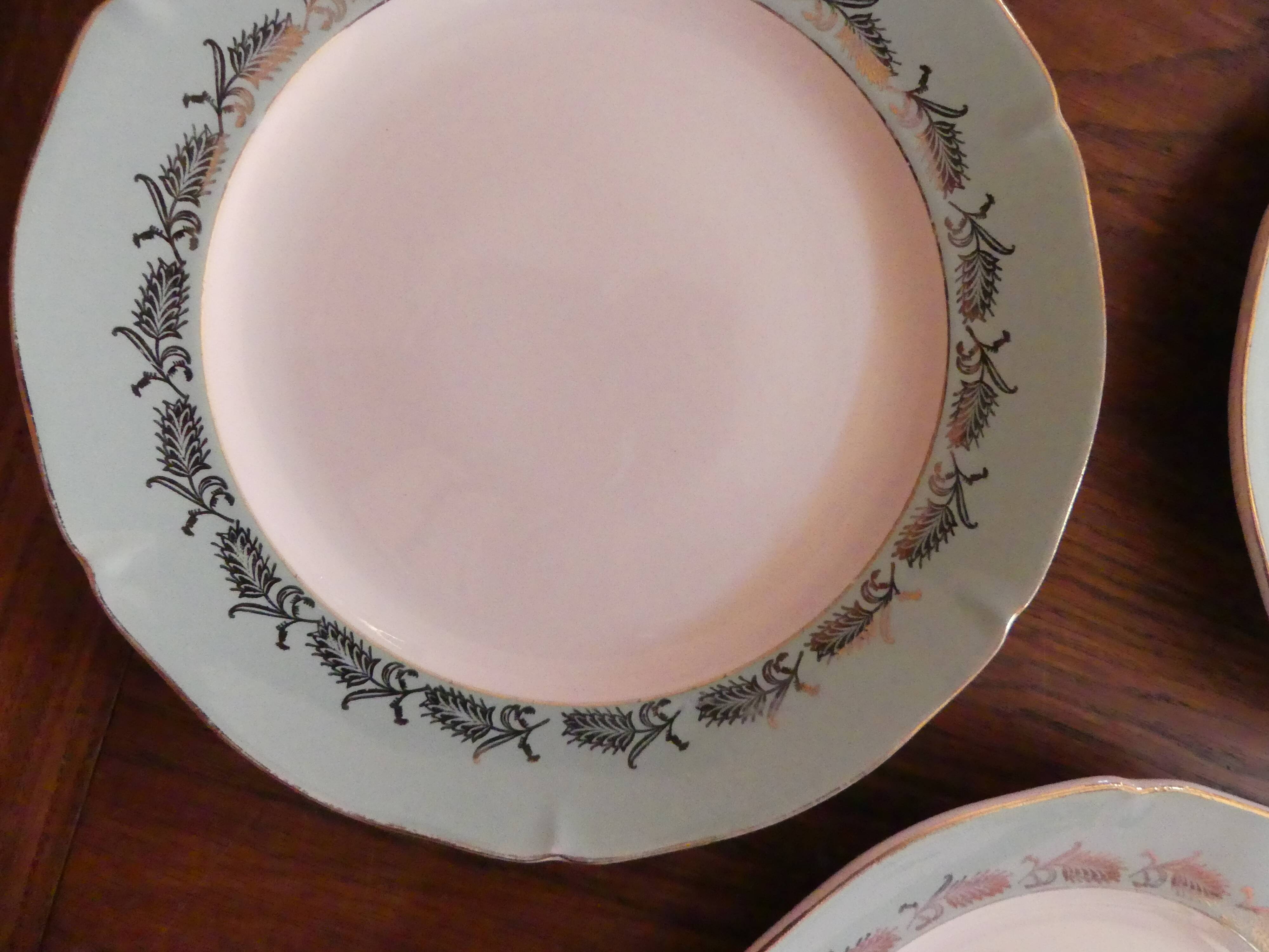 Set of 7 "Picardie" plates from Ceranord in semi-porcelain.