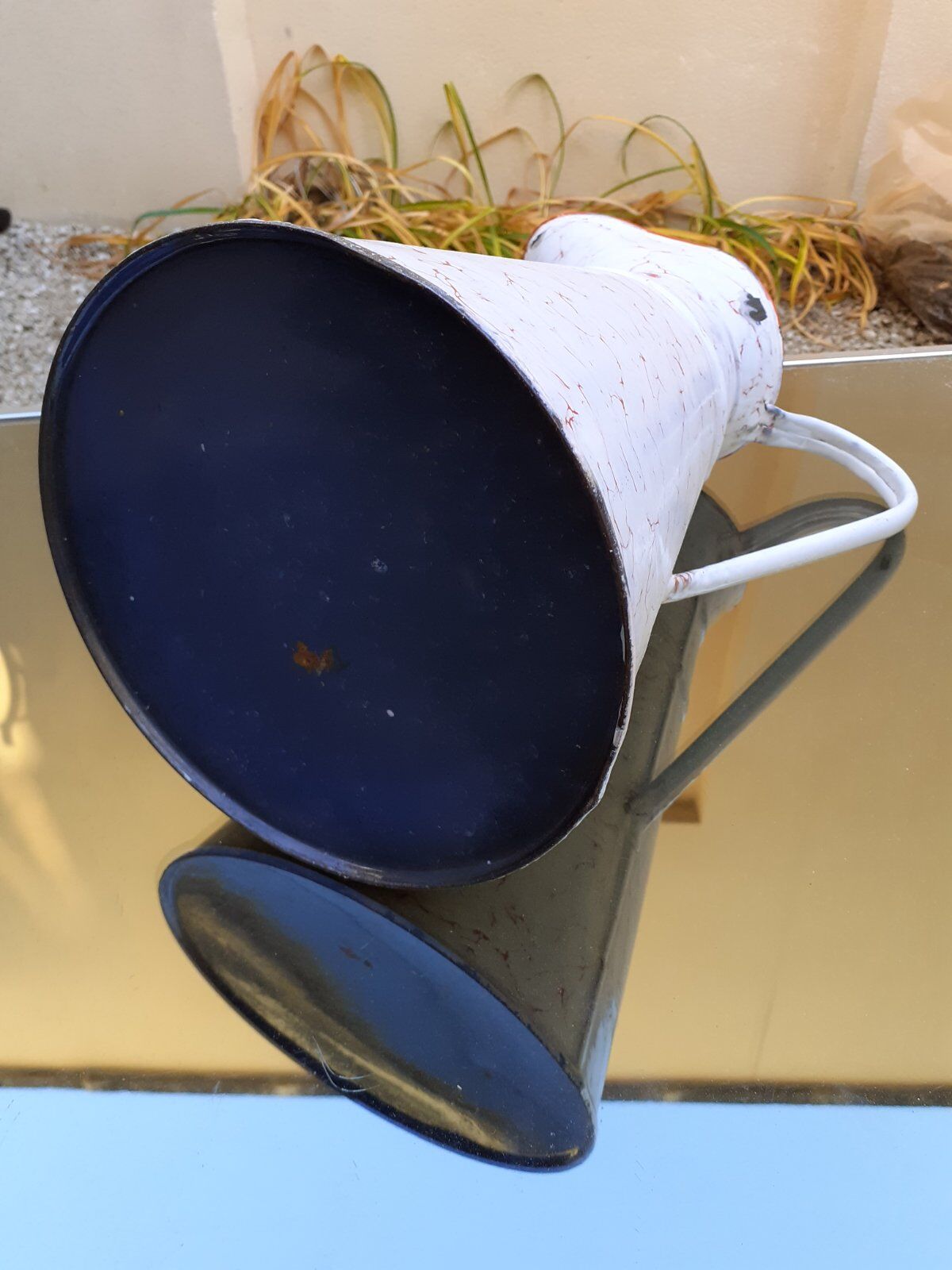 Enamelled sheet metal broc