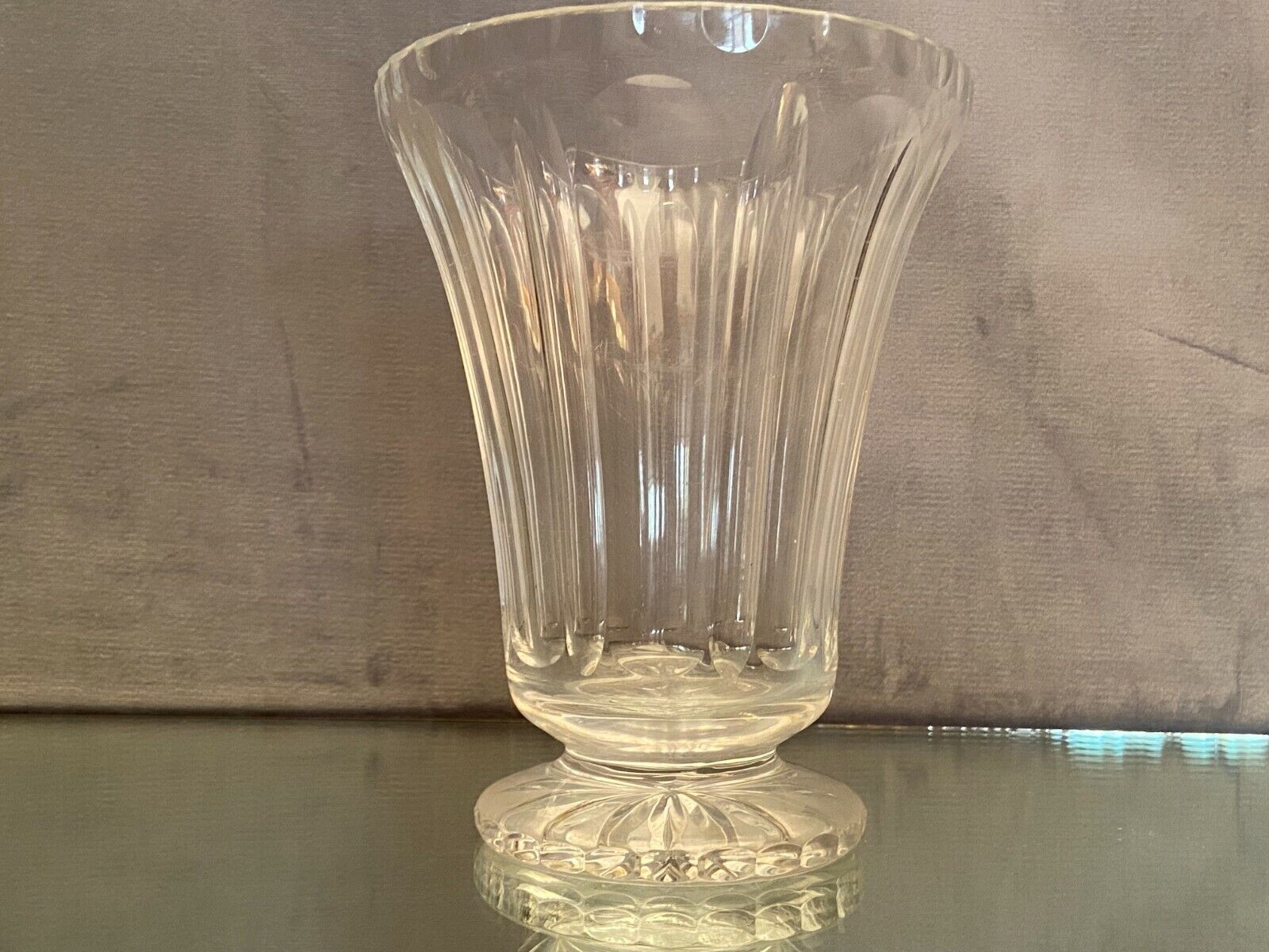 Vase on pedestal in cut crystal mid-twentieth century