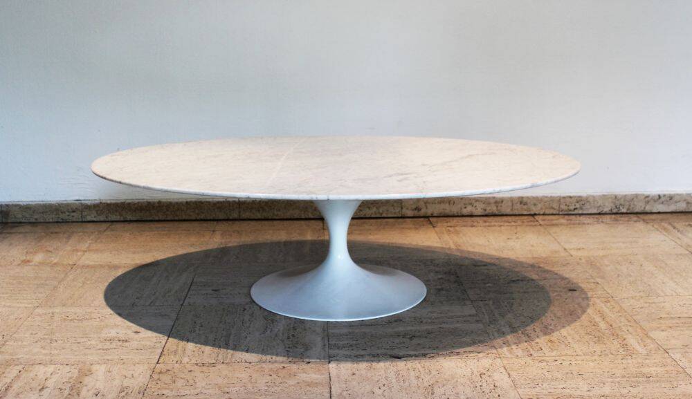 Calacatta marble coffee table by Eero Saarinen for Knoll, 70's.