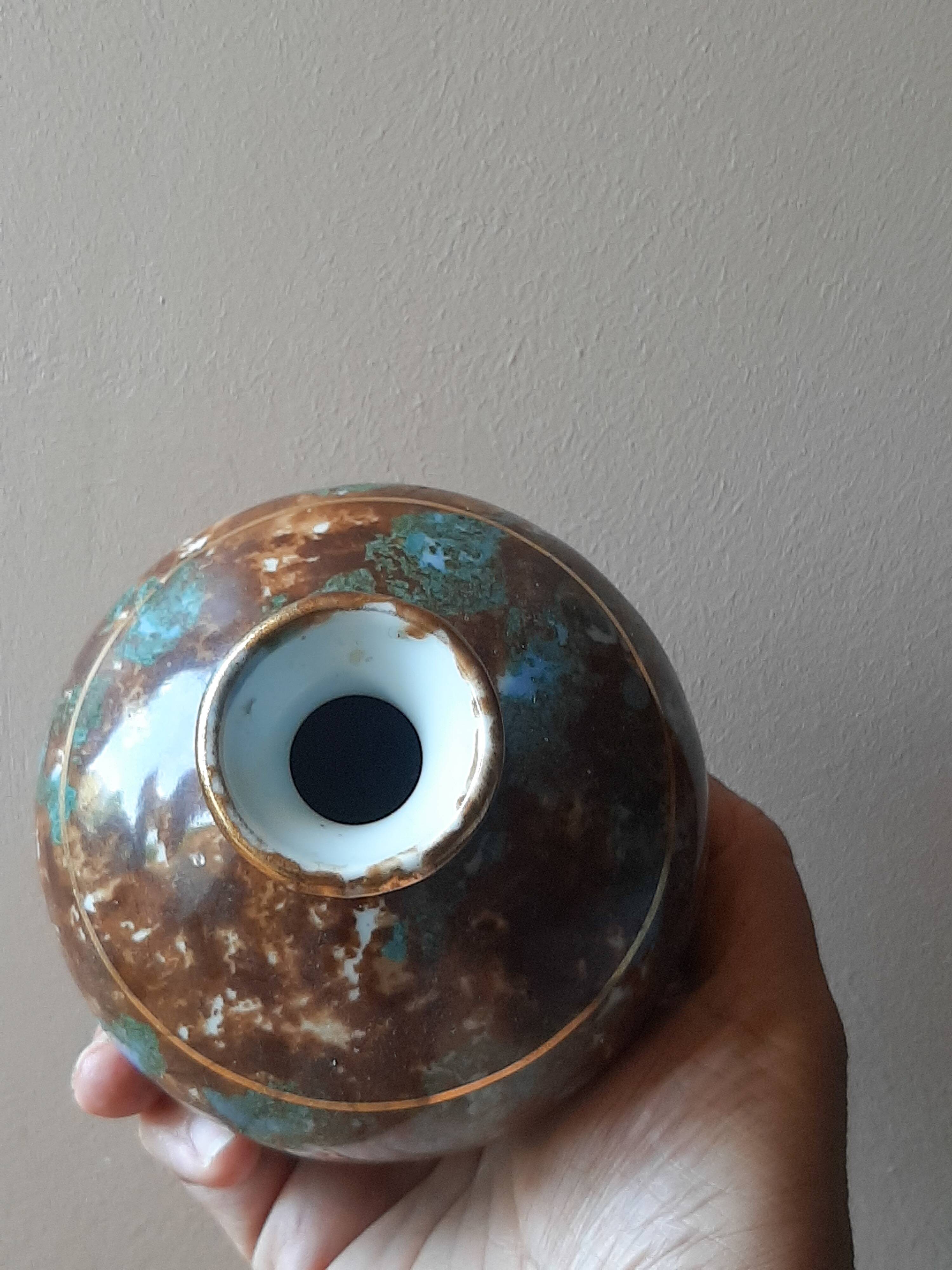 Single-flower vase in glazed Limoges porcelain