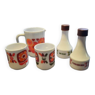 Mobile pitcher, 2 mugs and vinegar cruet