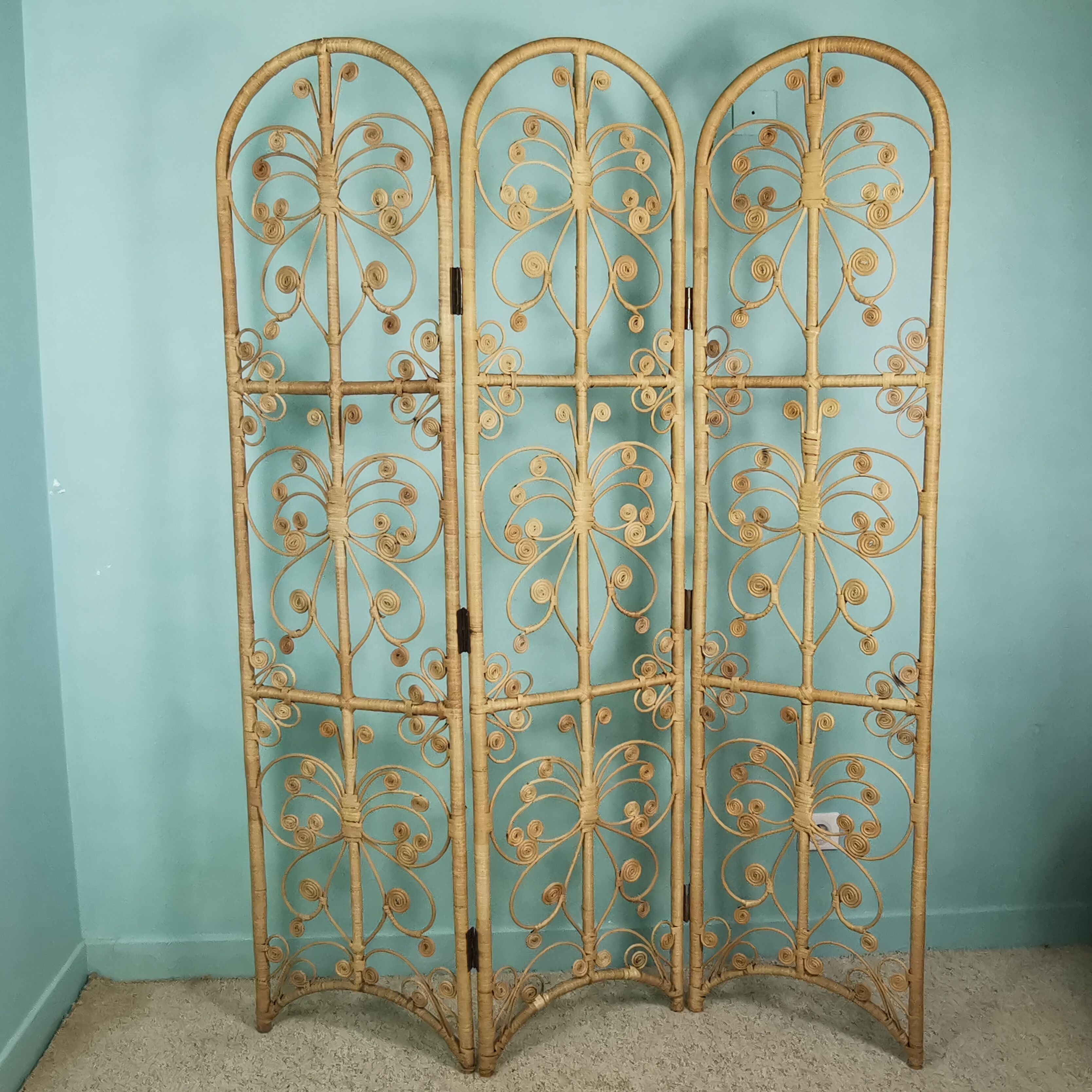 Peacok rattan screen