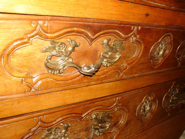 Commode dite ''Tombeau'' époque Régence de la fin du XVII siècle en merisier massif