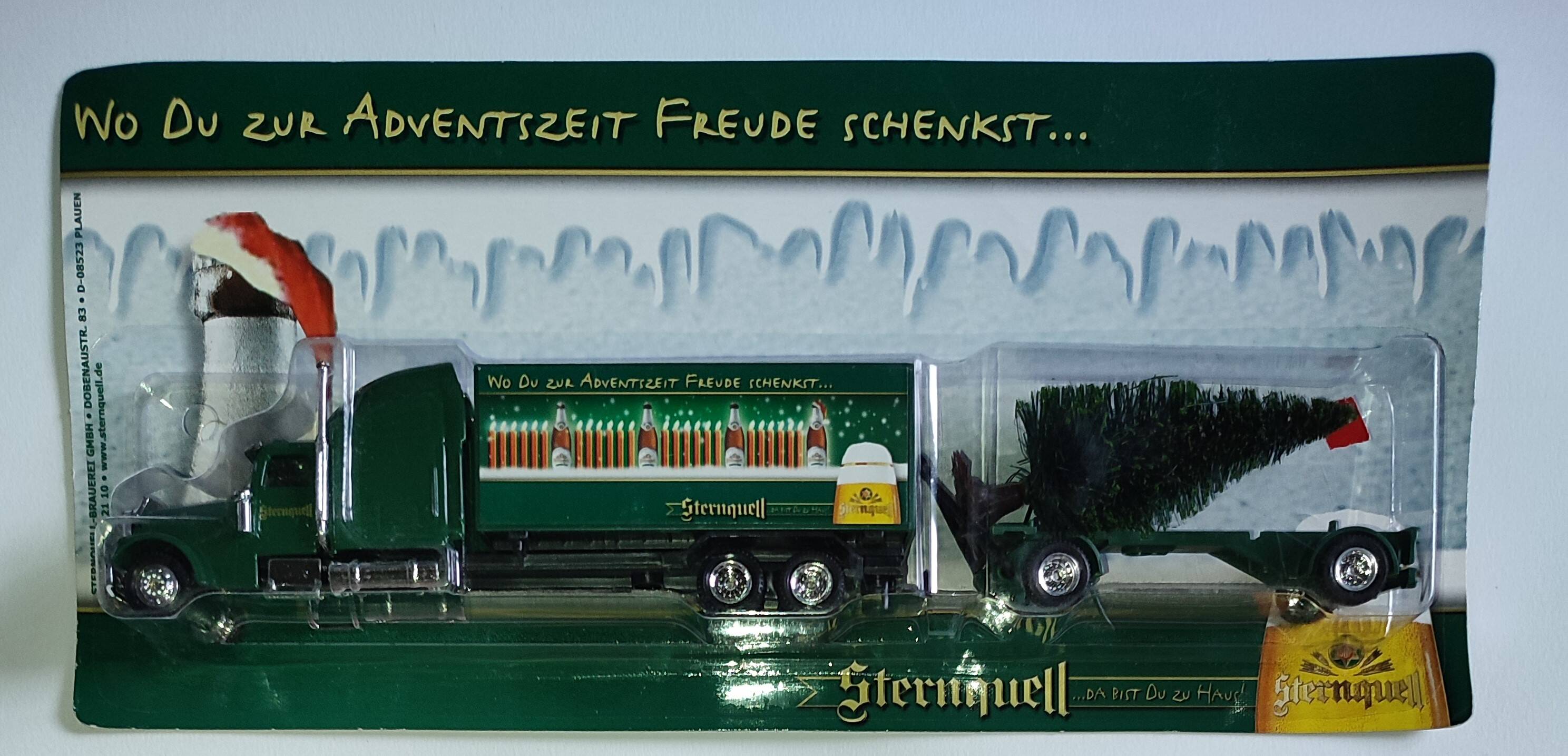 ''Freightliner'' semi-trailer + platform supporting 1 tree