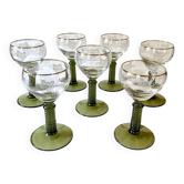 7 verres à vin d'Alsace Roemer, pieds gradins vert mousse et liseré doré