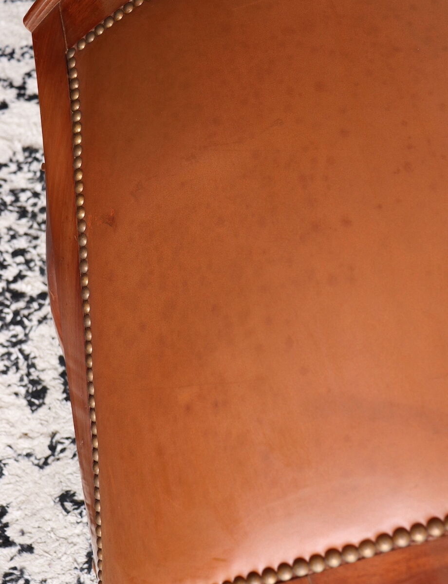 Chaise en acajou et cuir de style Consulat-Empire