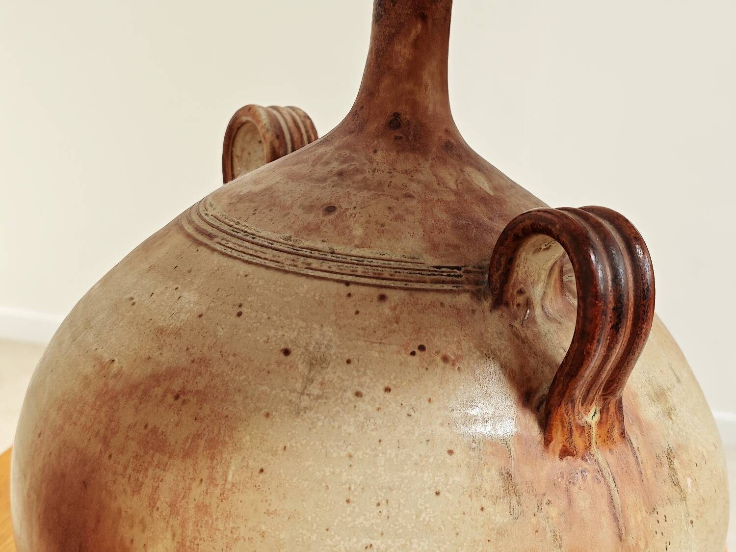 Modernist ceramic sandstone lamp with two handles from the 1950s