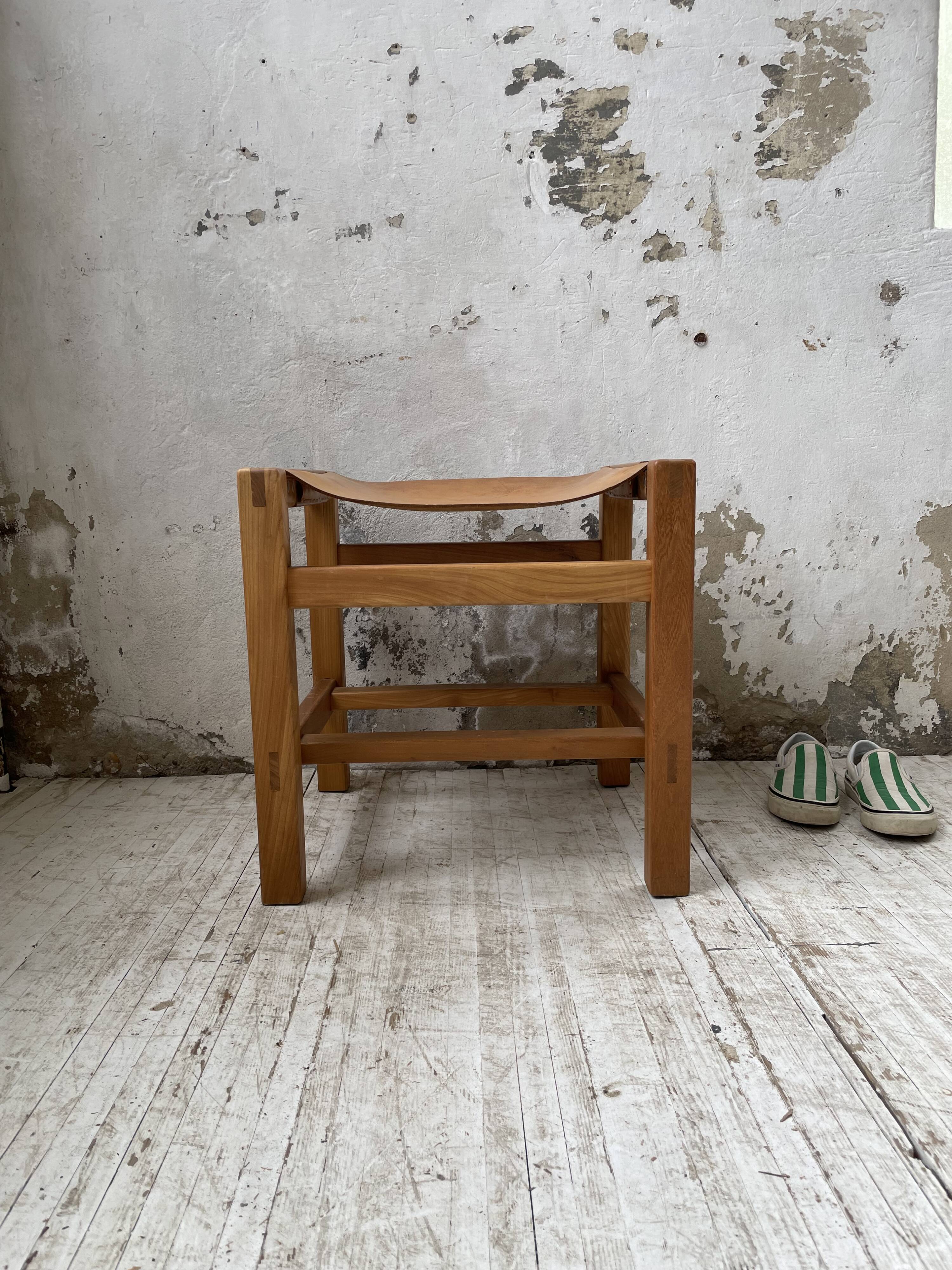 Solid elm and leather stool Maison Regain
