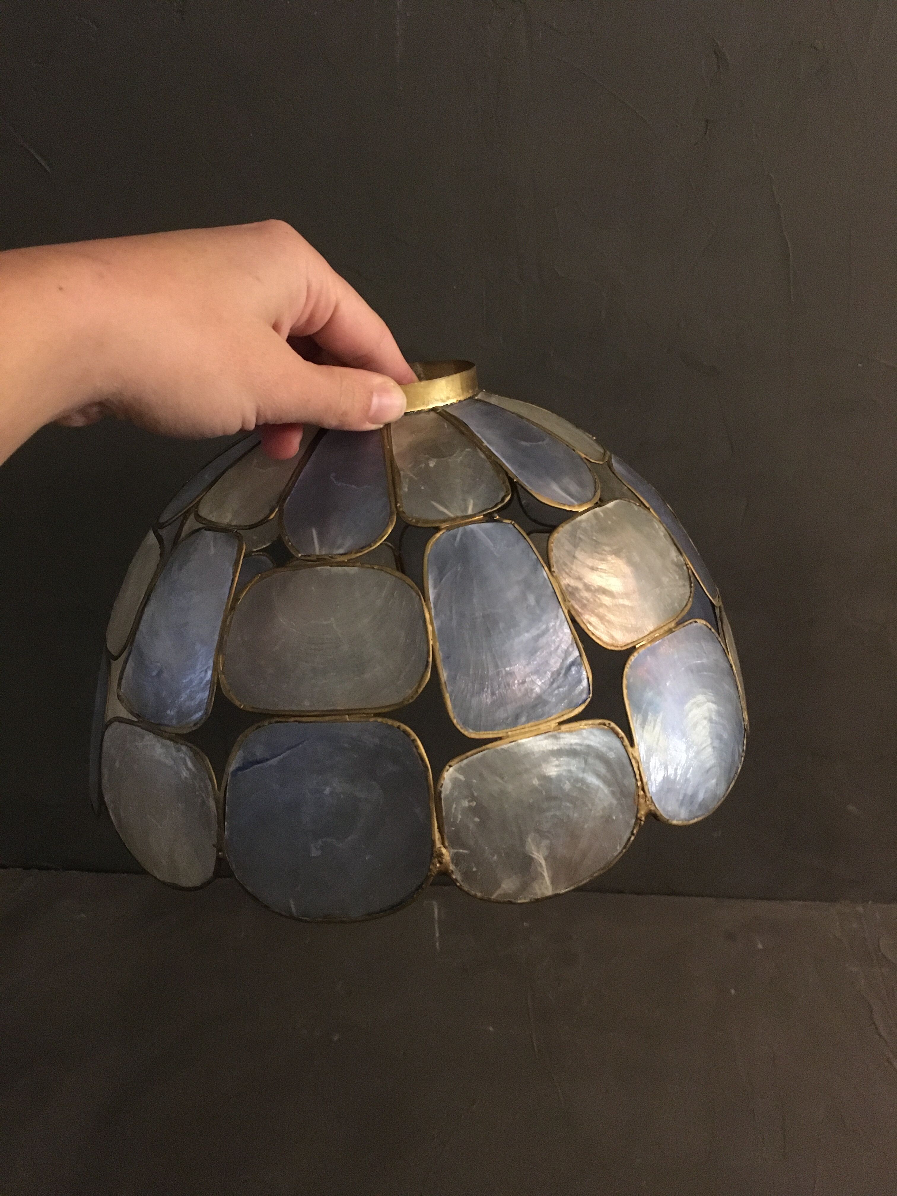 Blue mother-of-pearl hanging lamp