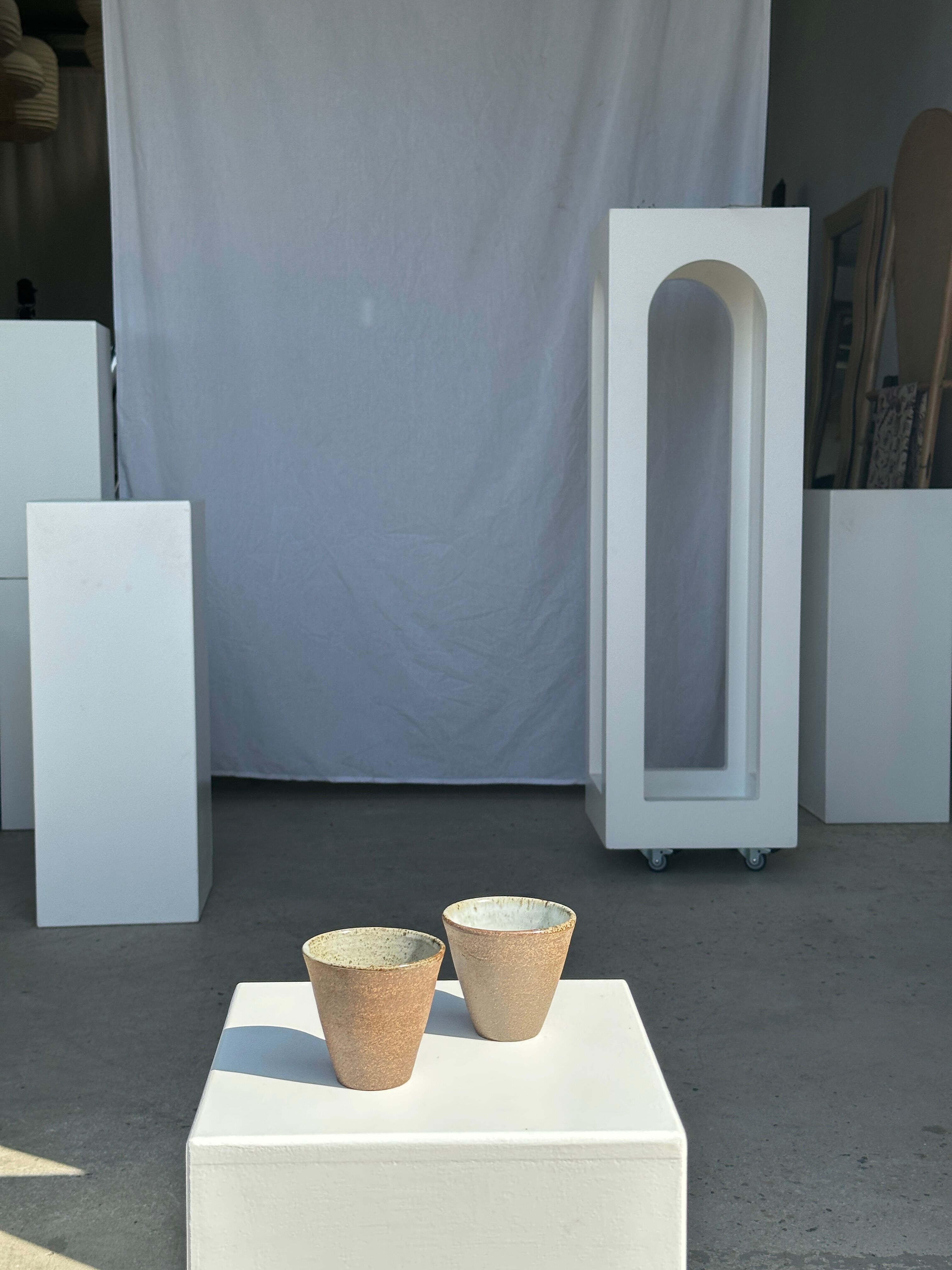 Lot de 2 tasses / mug en céramique indonésienne (mat brun)