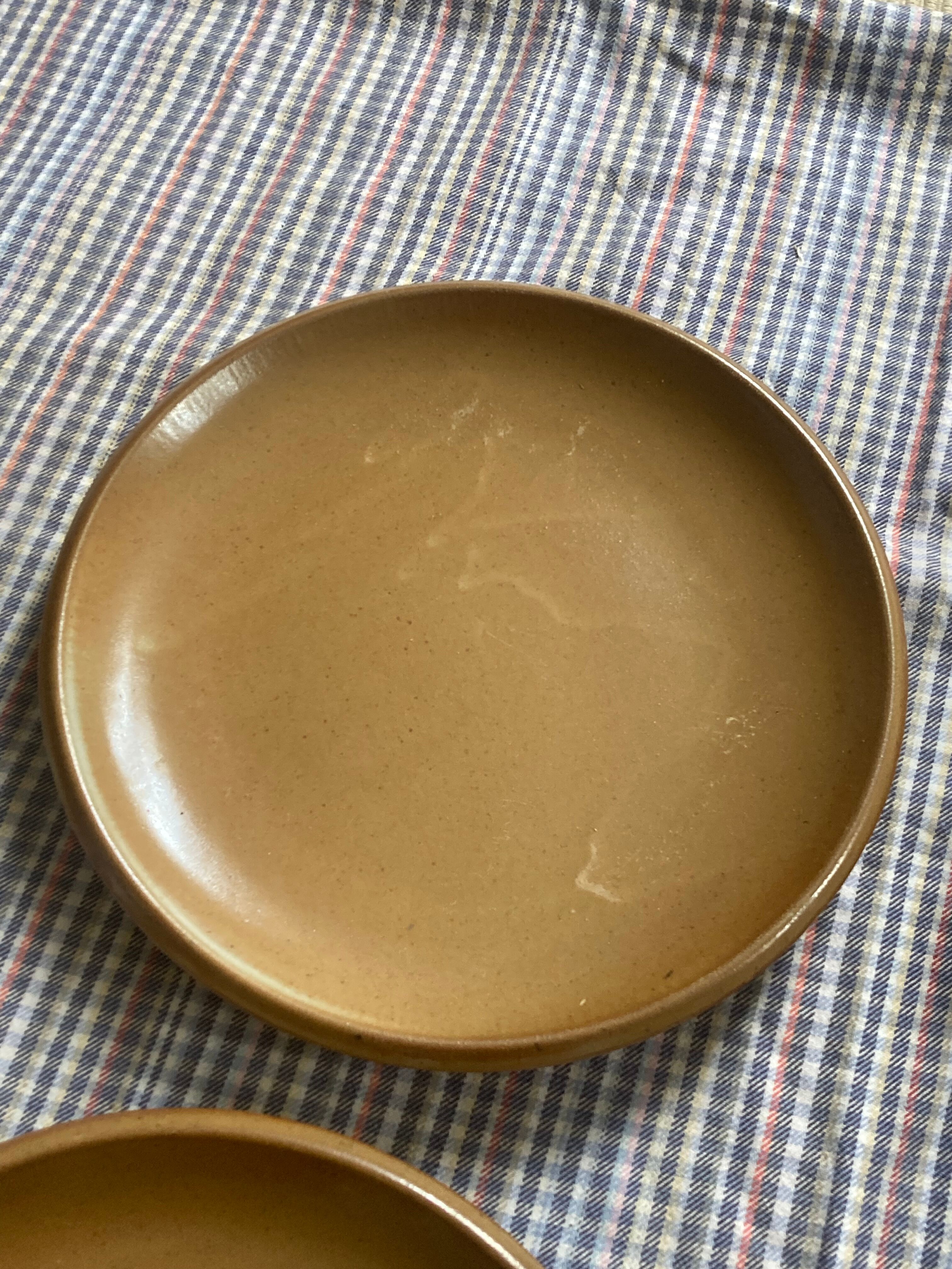 8 assiettes plates en grès de Berne vintage
