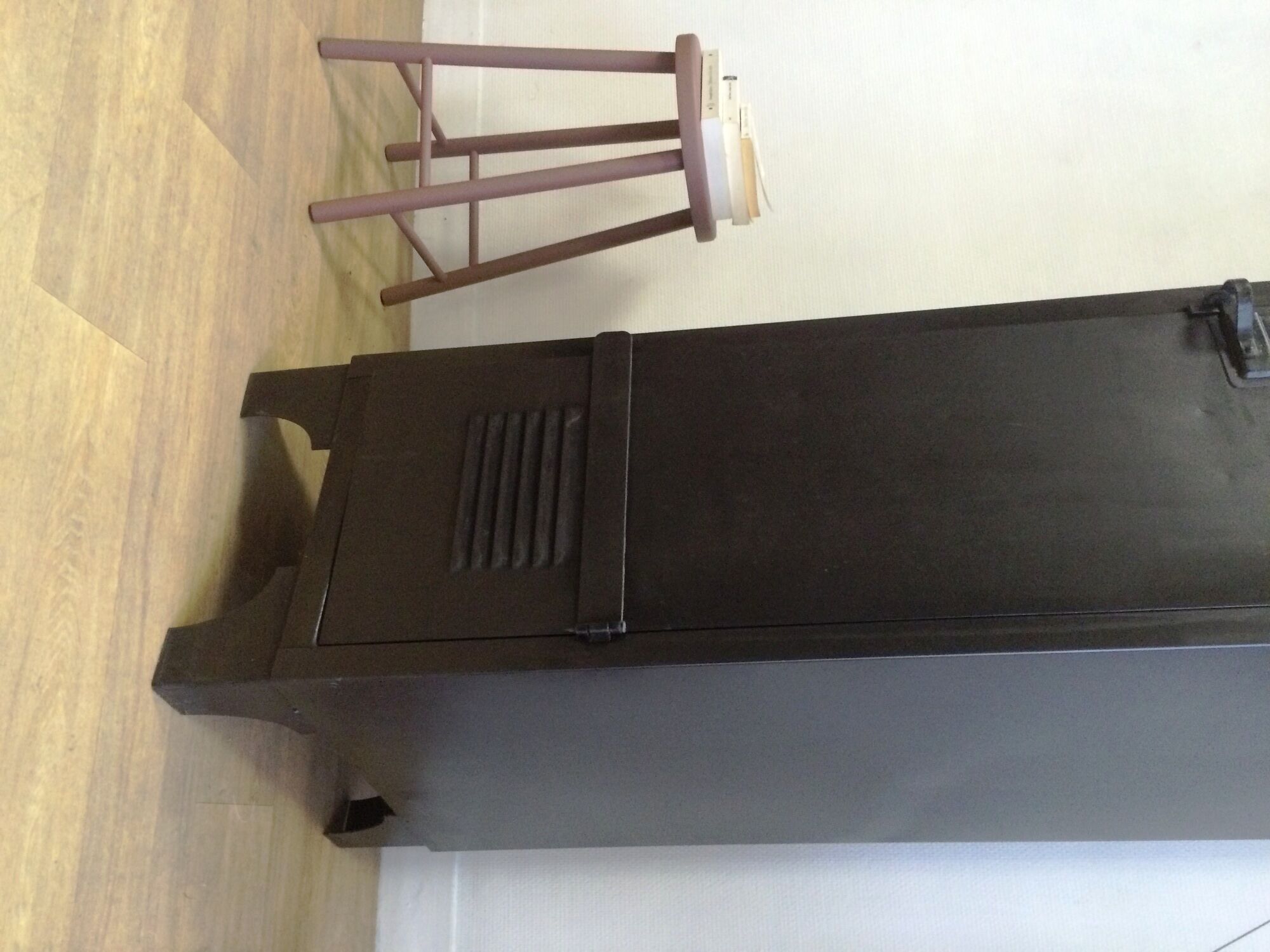Steel industrial cloakroom with metal base