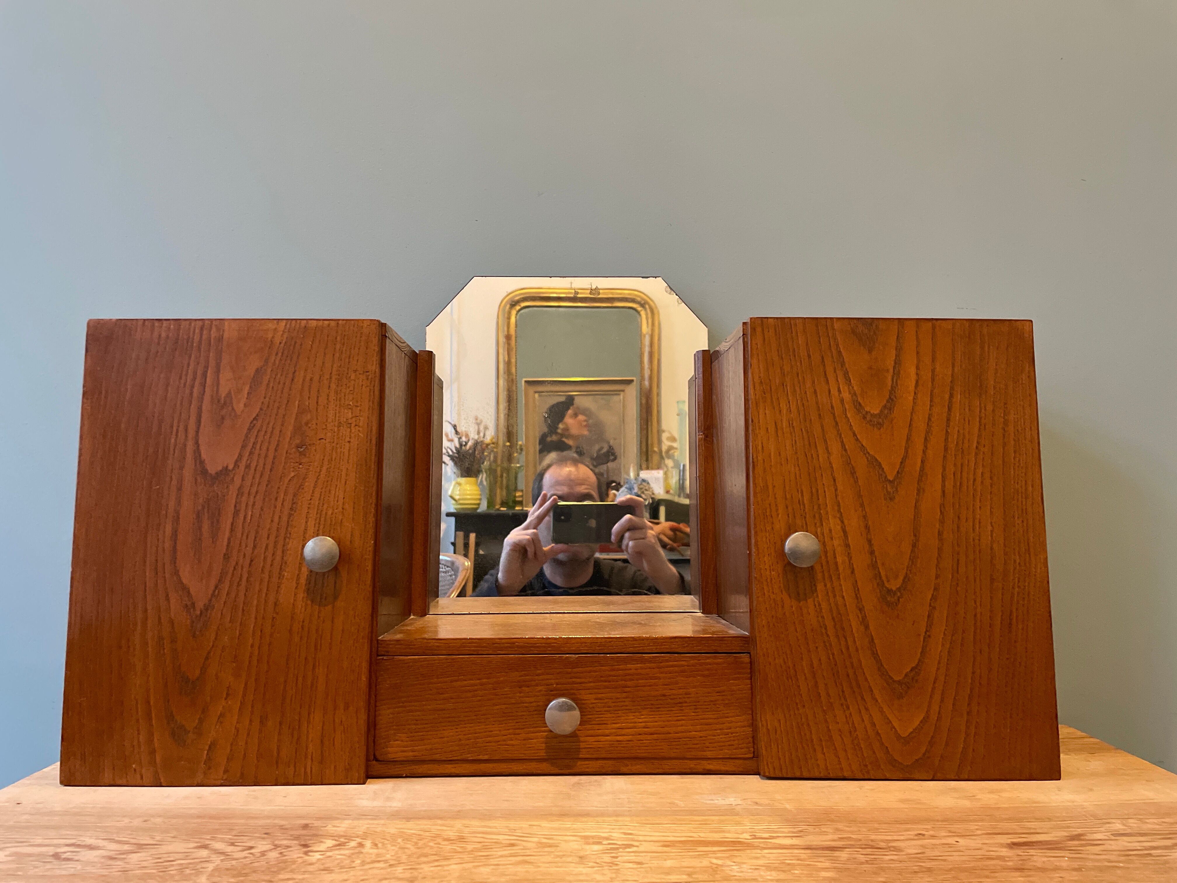 Antique wall-mounted toilet cabinet