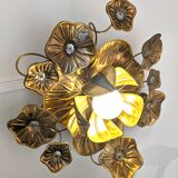 Flower-shaped wall lamp
