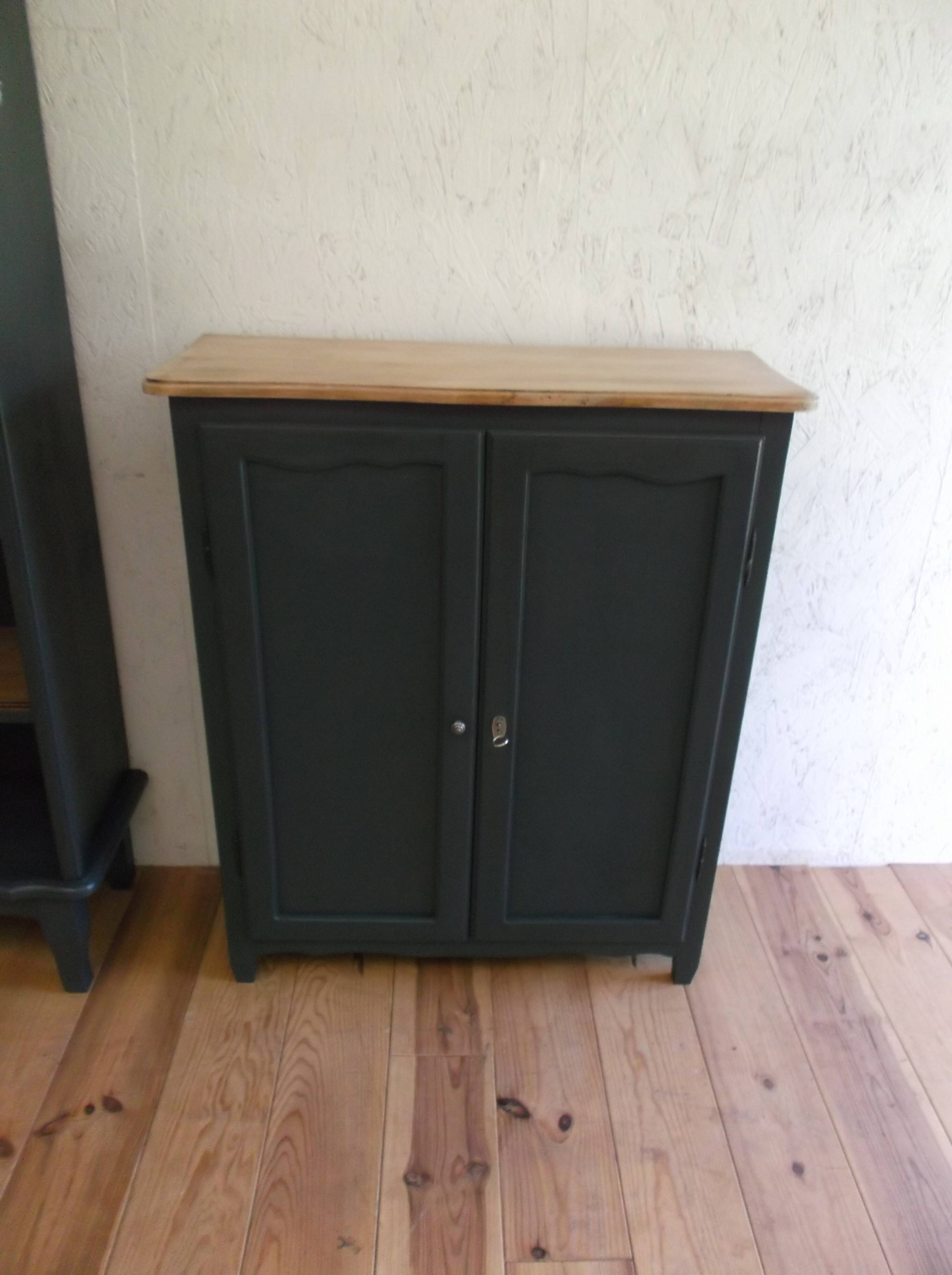 Shoe cabinet