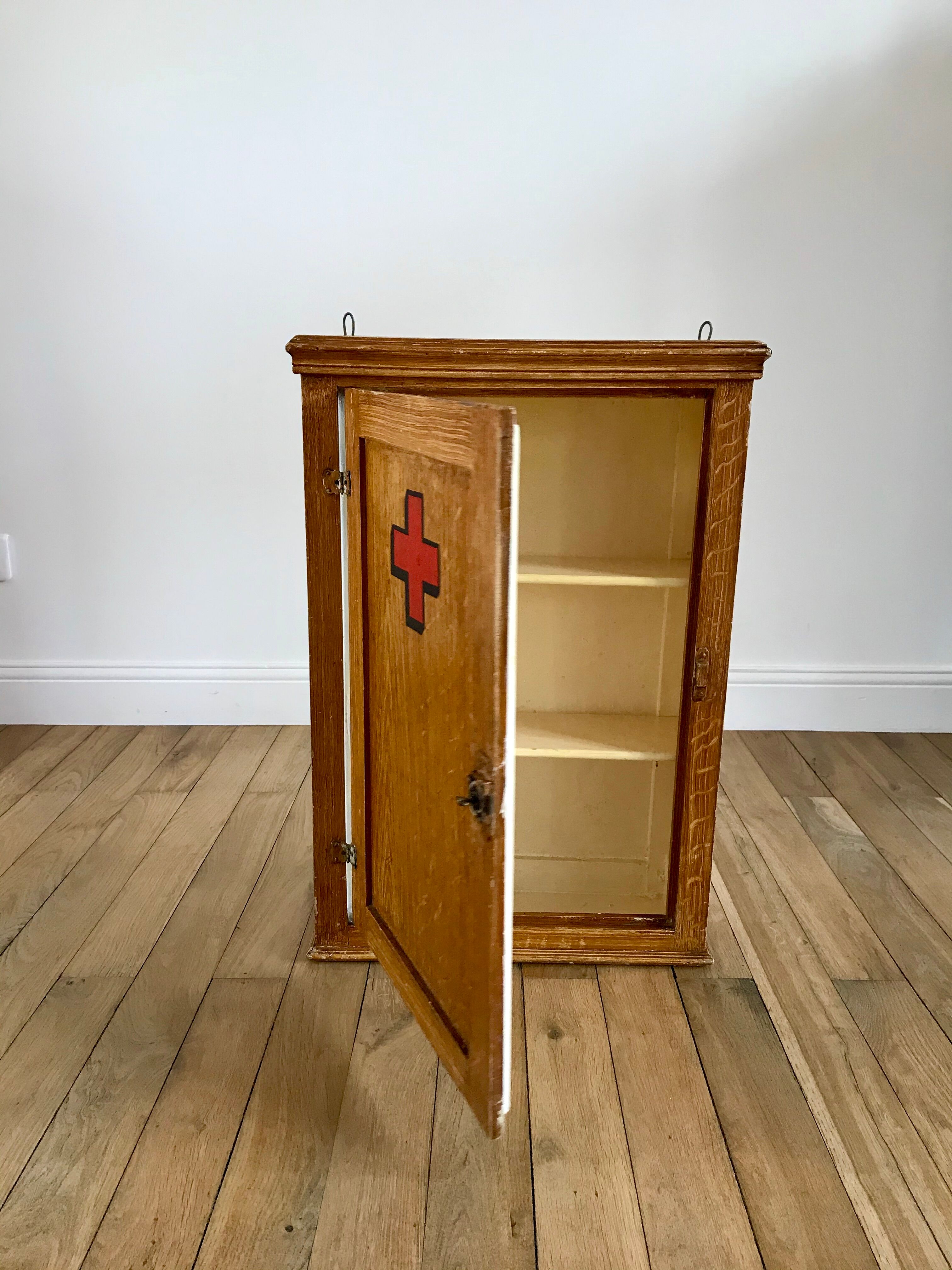 Wall Shelf / Medicine Cabinet Vintage 50s