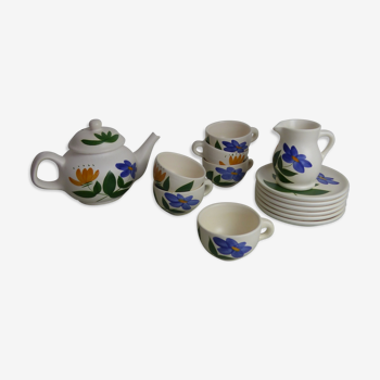 Set crockery and teapot Pottery of the Marais