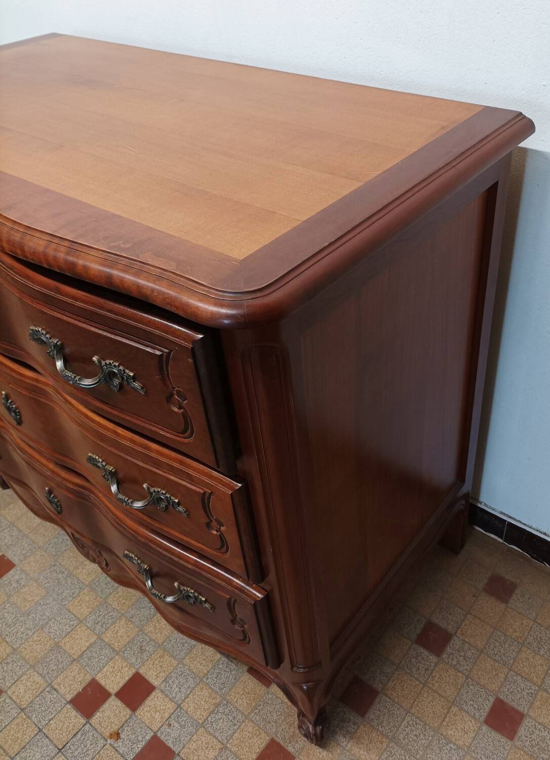 Louis XVI chest of drawers with 3 drawers