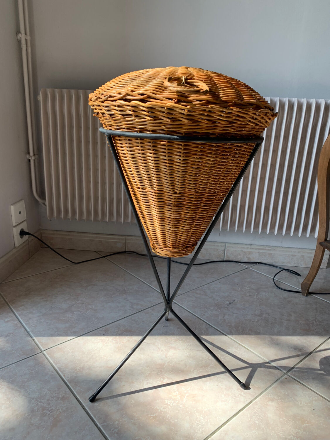 Tripod rattan worker