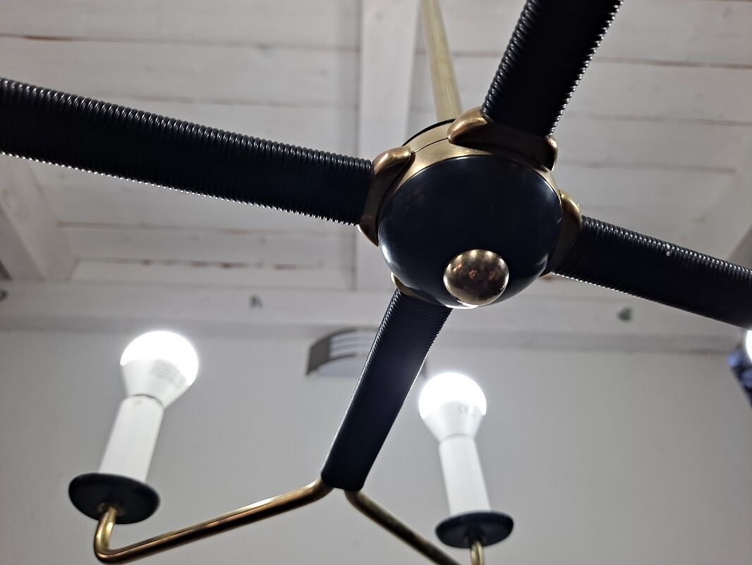 Mid century Italian Brass Chandelier (Attributed to Stilnovo) with 8 Arms Italy.