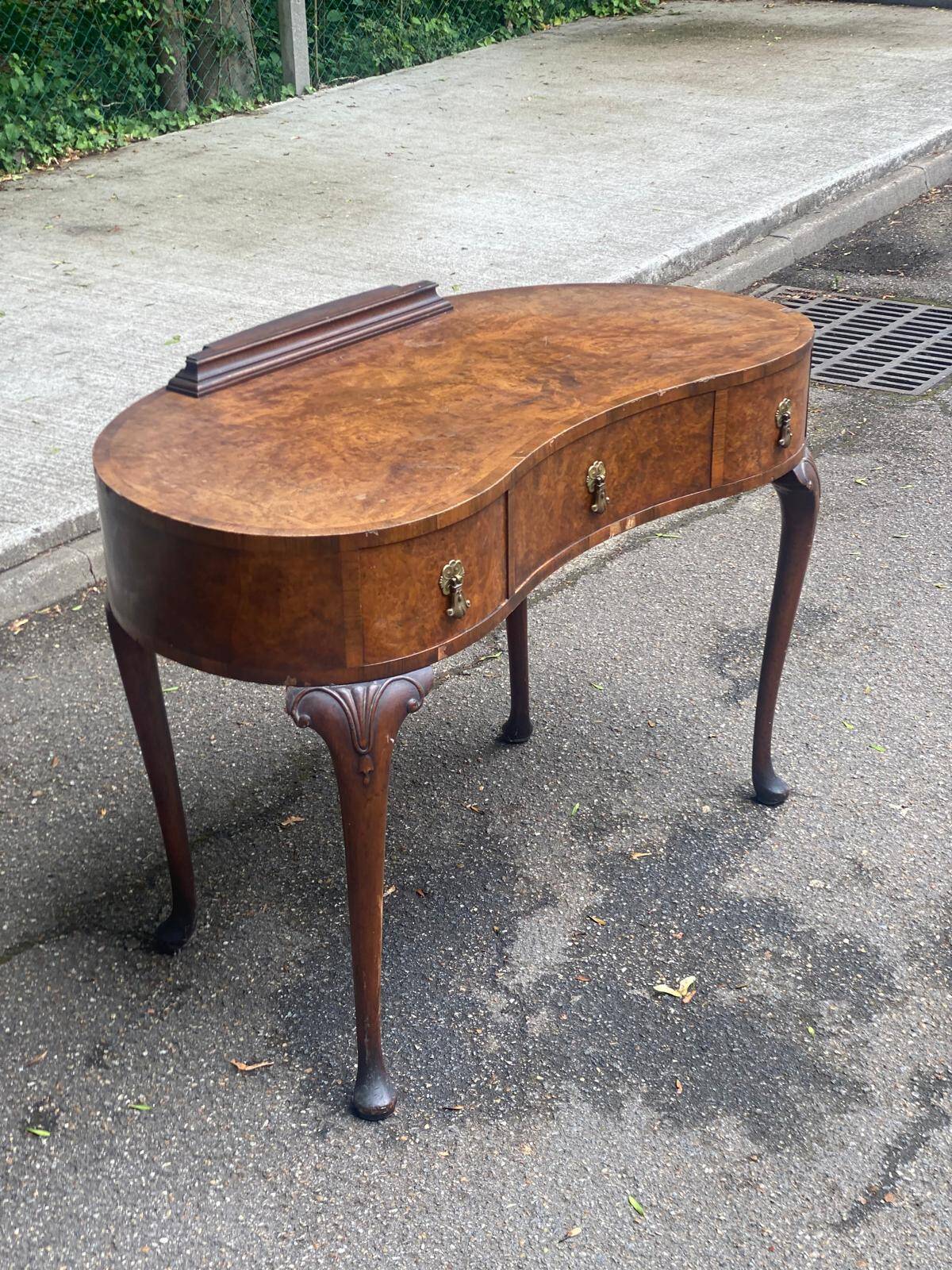 Console lady's desk in walnut burl from the early 20th century.