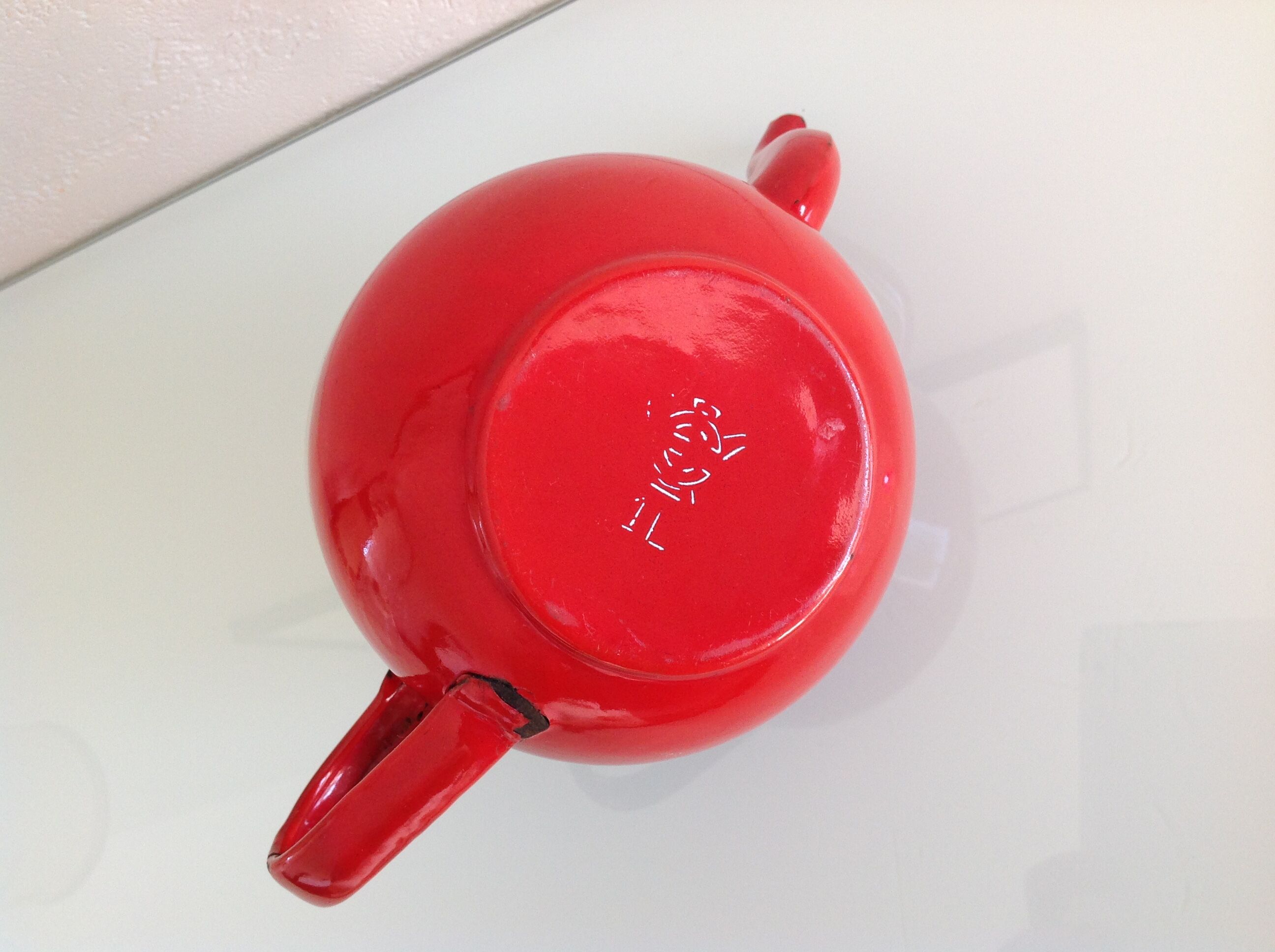 Enamelled red teapot 50/60