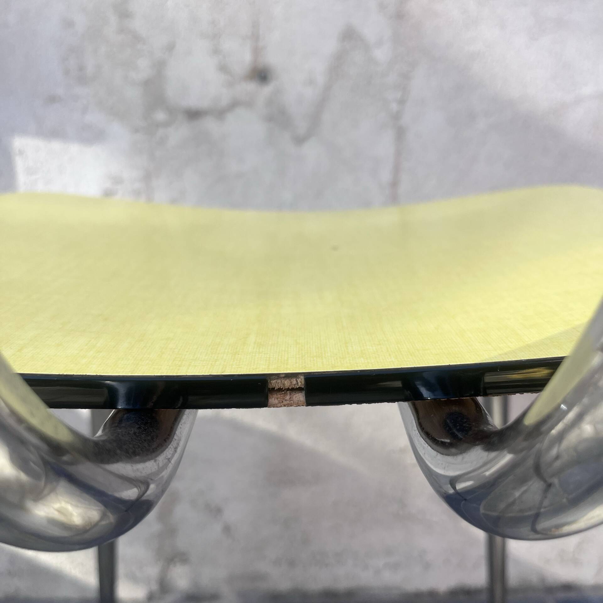 4 chaises en formica