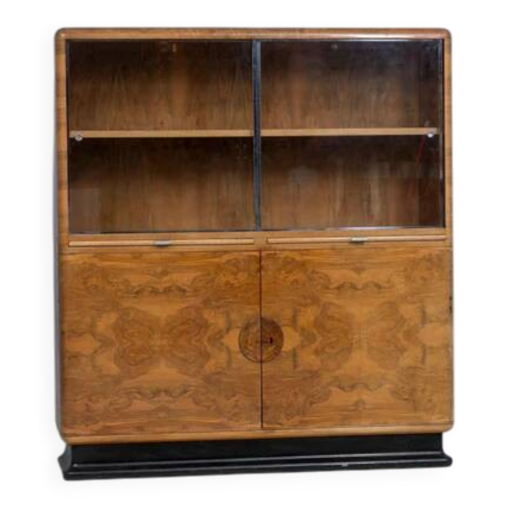 Vitrine Art Déco attribuée à Jindřich Halabala, placage de noyer, années 1930, Tchécoslovaquie