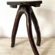 Tabouret tripode artisanal brutaliste