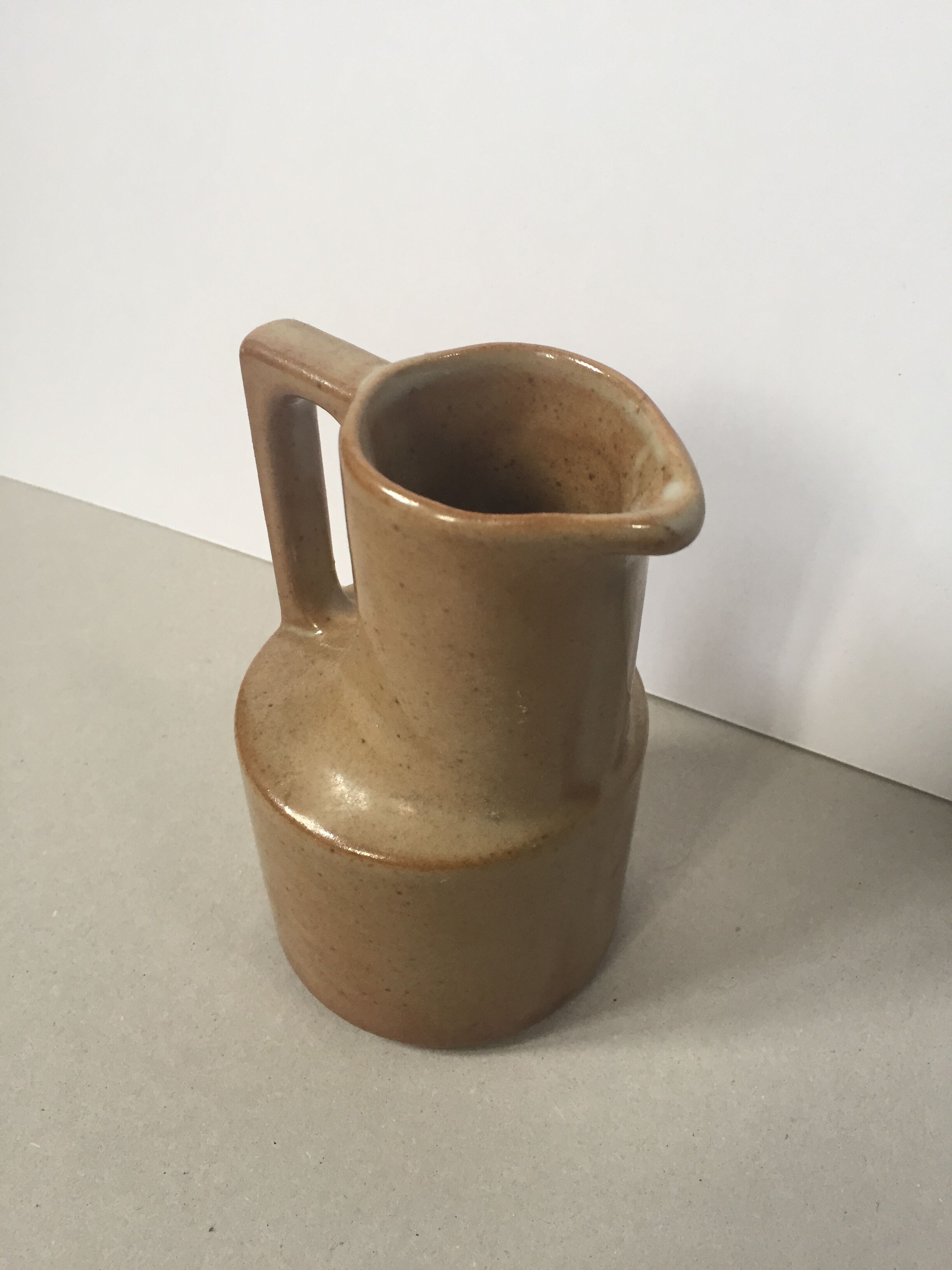 Pitcher in sandstone of Brenne