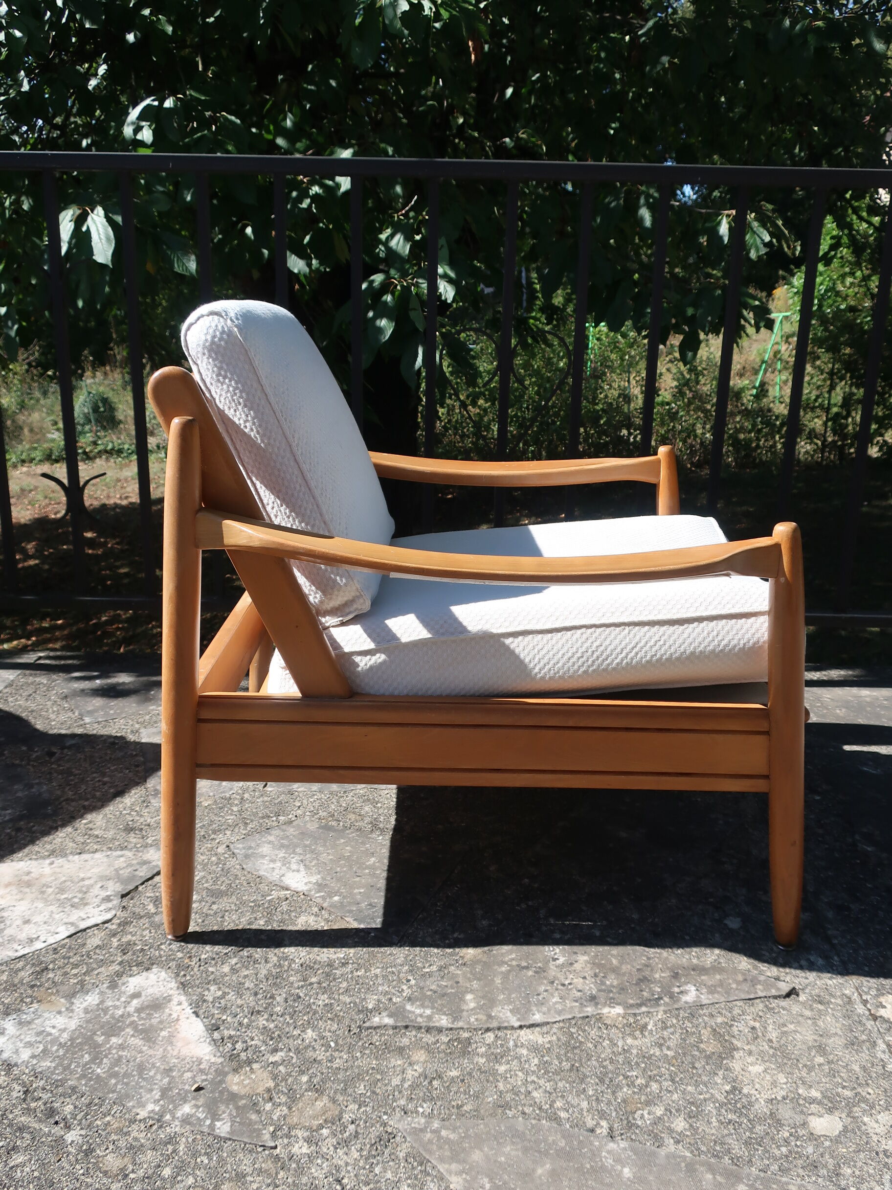 Fauteuil scandinave en  bois et tissu