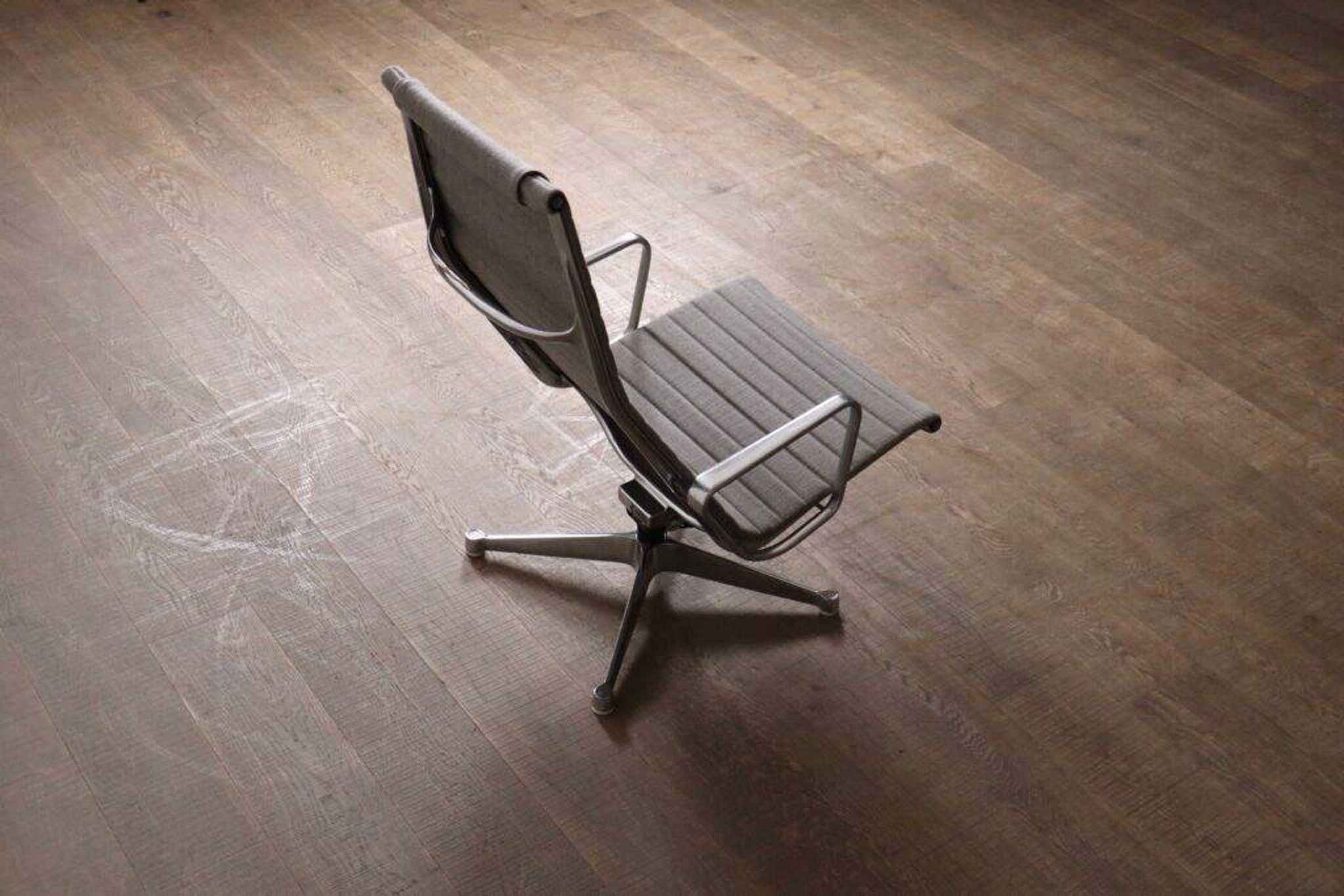 Early edition Eames EA124 Aluminium Group lounge chair by Herman Miller, 1970s